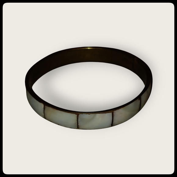 Three Vintage Shell Bangles - Picture 3 of 9